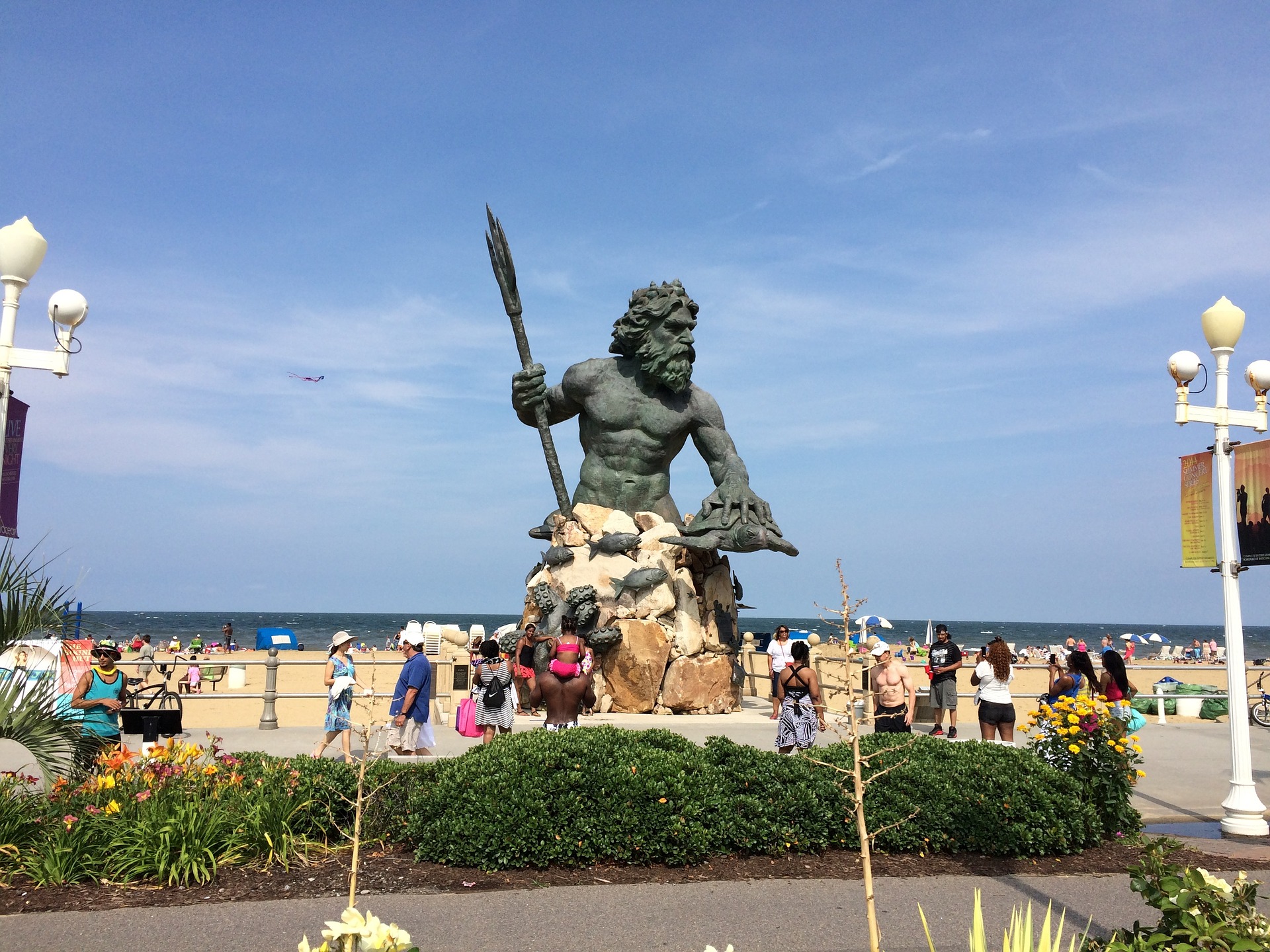 picture of statue at virginia beach.