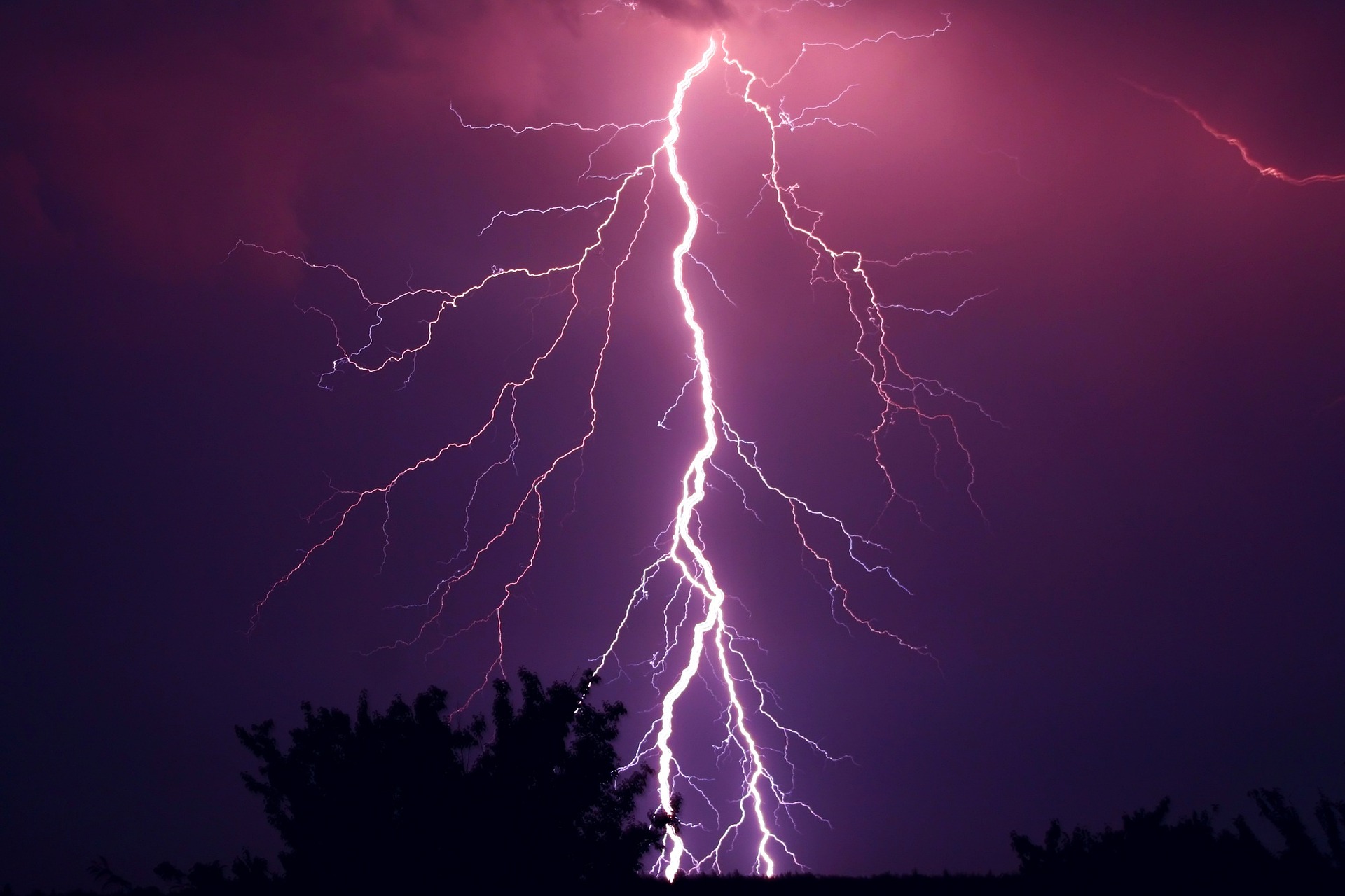 An image of lightning.